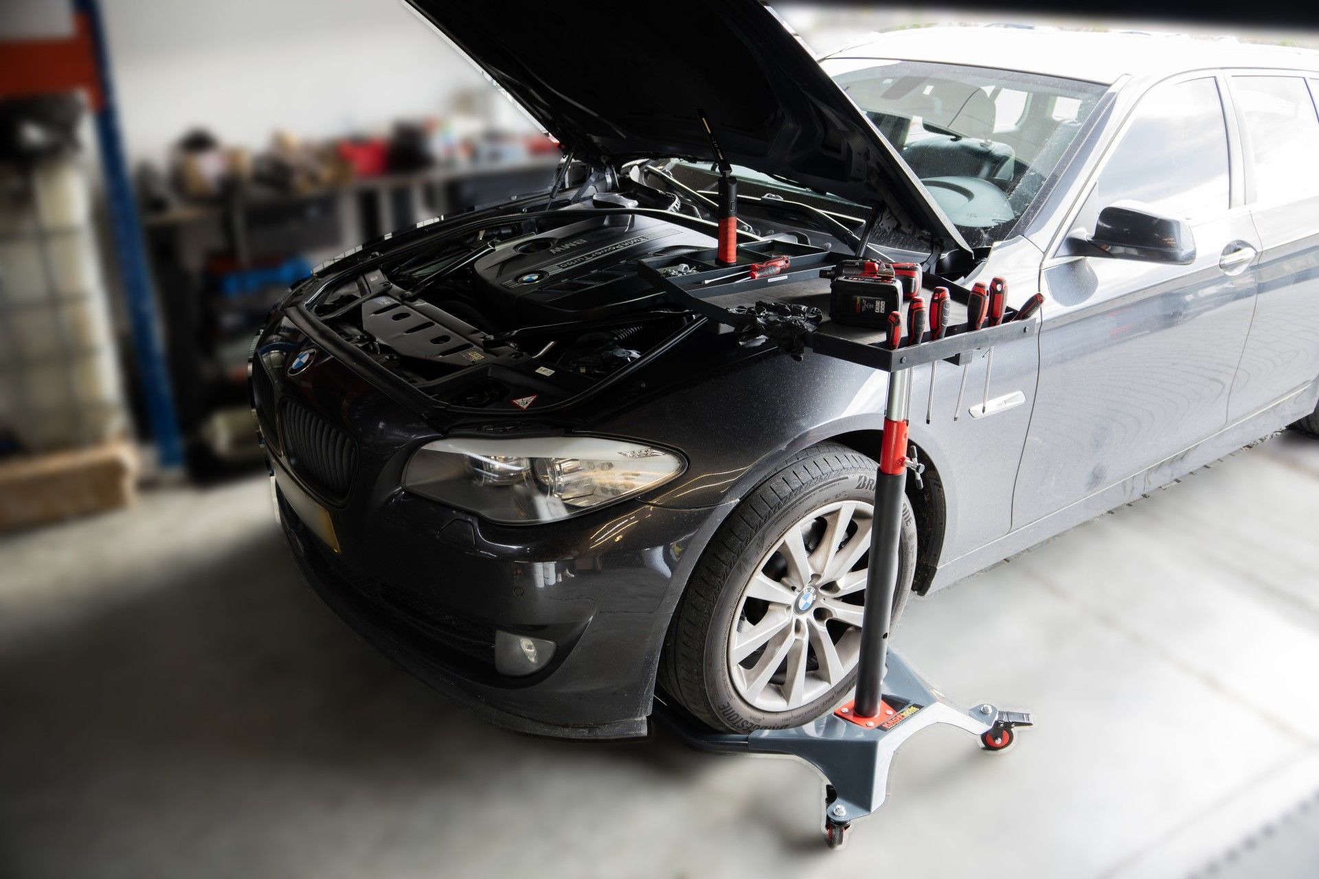 ROLLING AUTOMOTIVE SERVICE TRAY